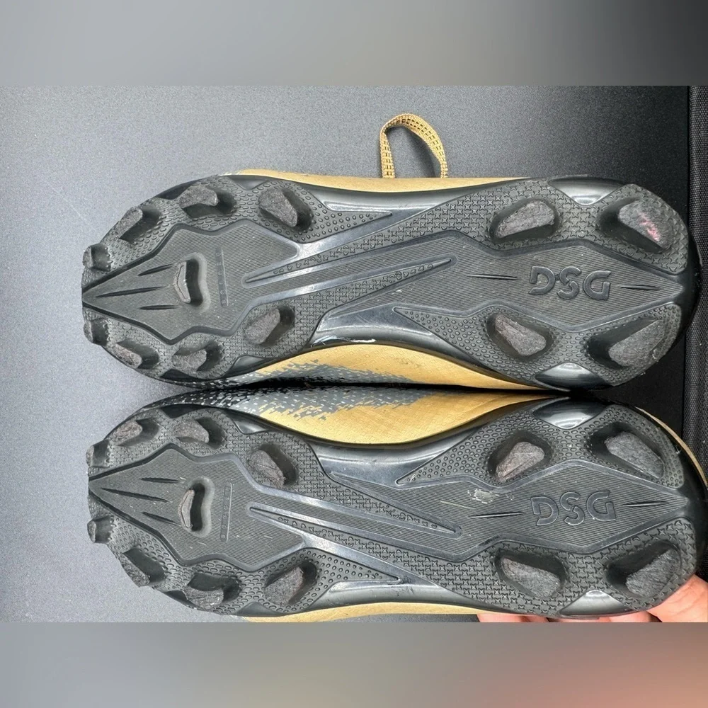 DSG Black and Gray Sneakers Modern Athletic Design